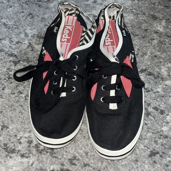 Keds sneakers, open sides. Size 8.5 - Picture 2 of 3